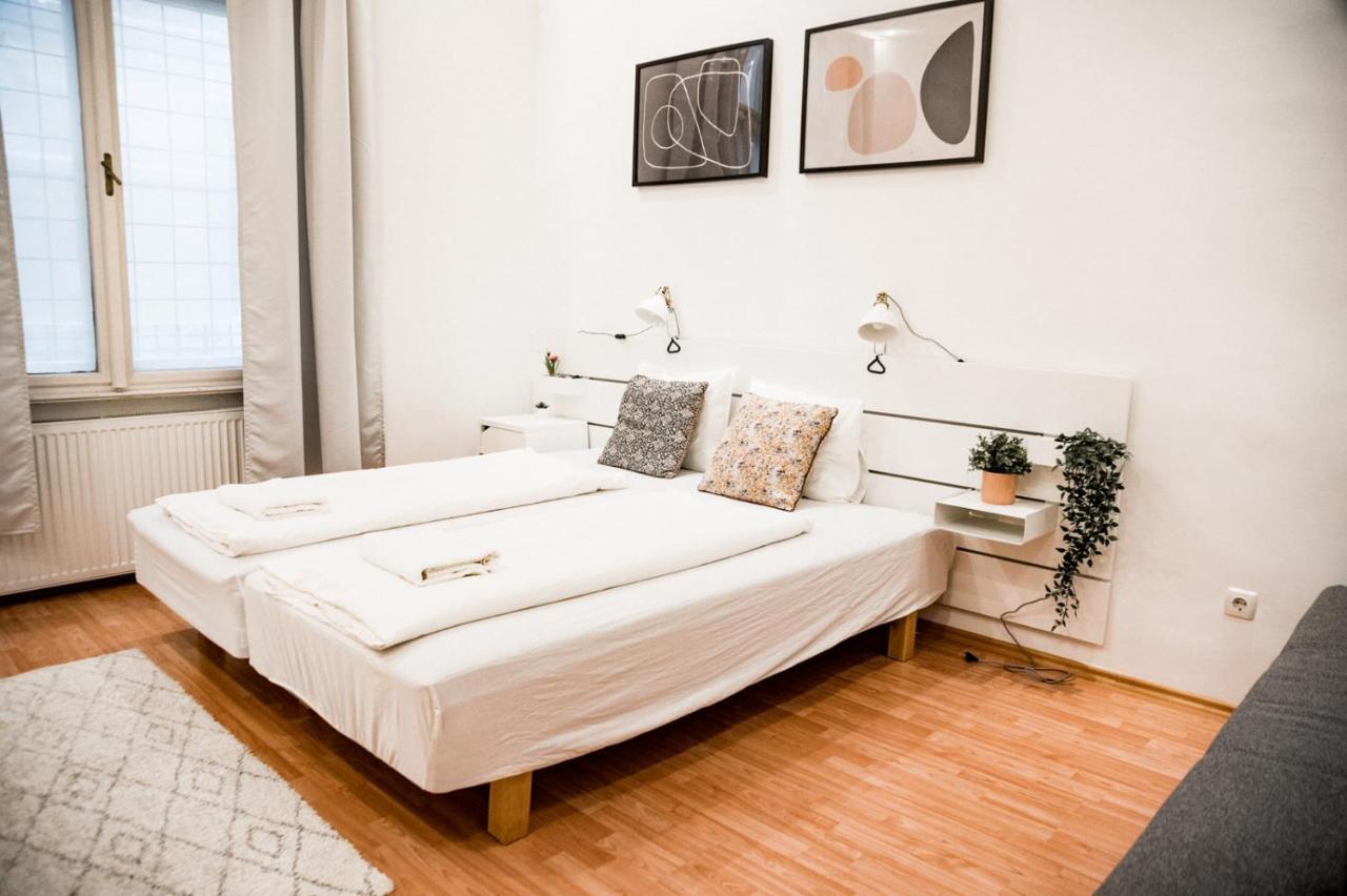 Stylish And Spacious ! Central Location Kazincy Netflix Budapešť Exteriér fotografie