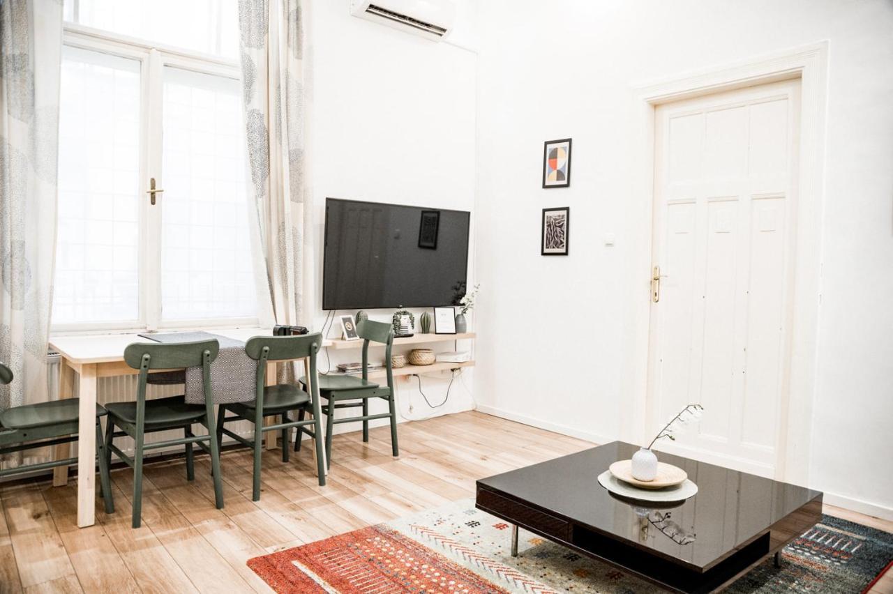 Stylish And Spacious ! Central Location Kazincy Netflix Budapešť Exteriér fotografie